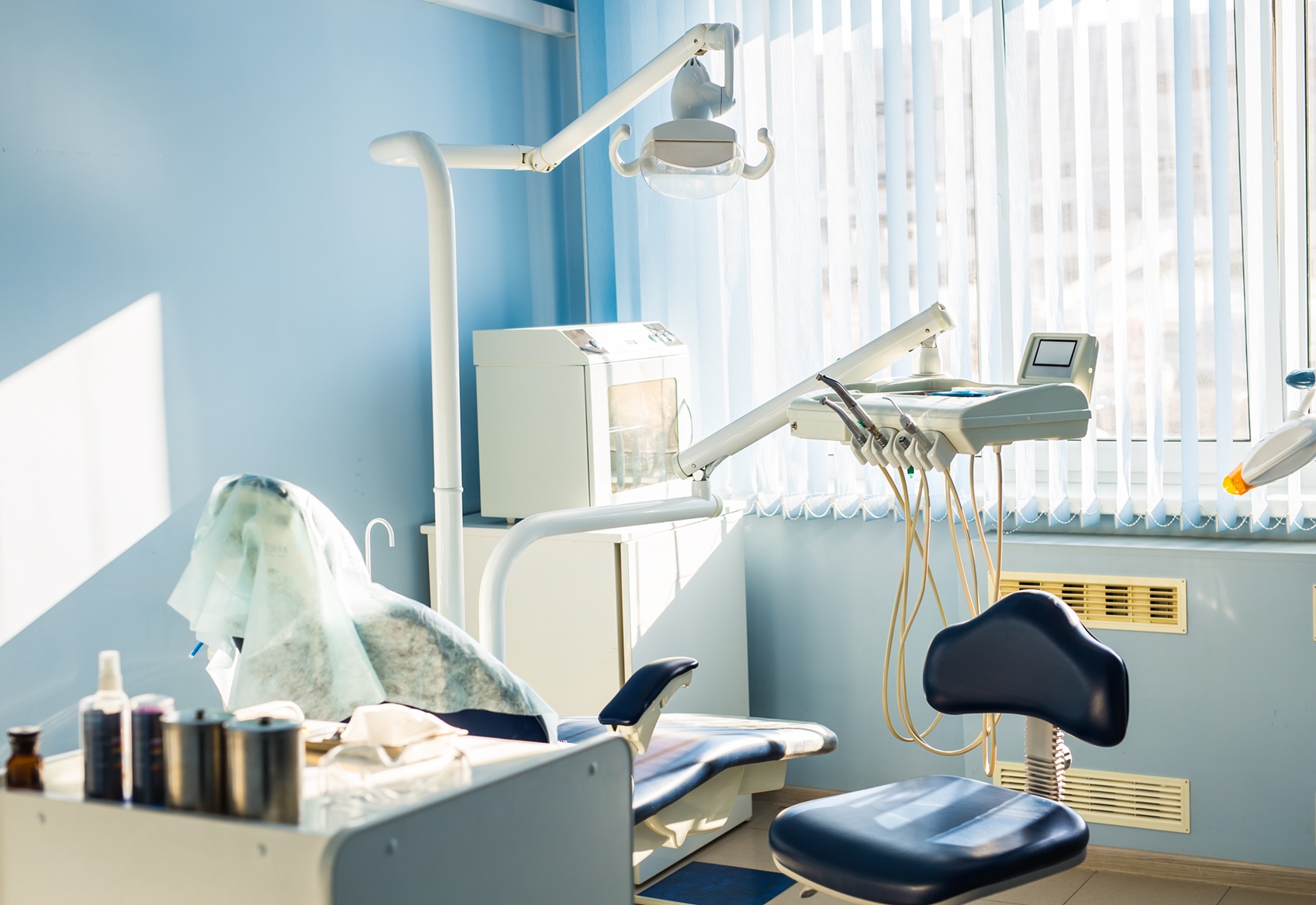 Can you eat normally with dentures?